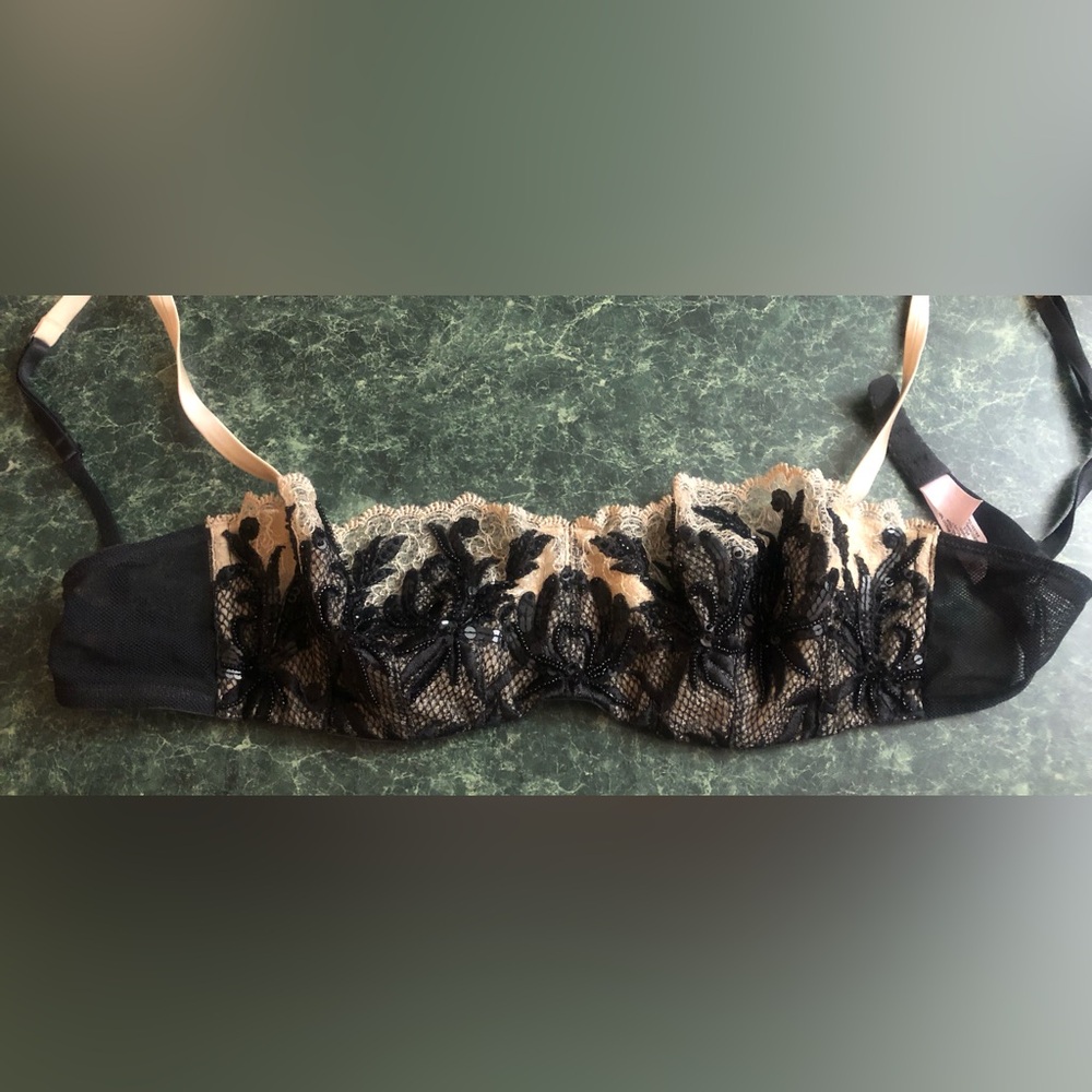 Victoria Secret beautiful embroidered black and cream bra
